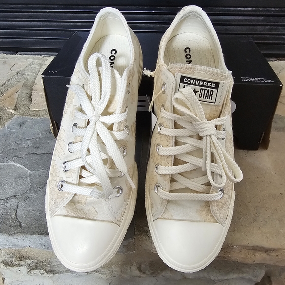 New Converse Chuck Taylor All Star Lift OX SIZE 8.5 - Picture 3 of 4